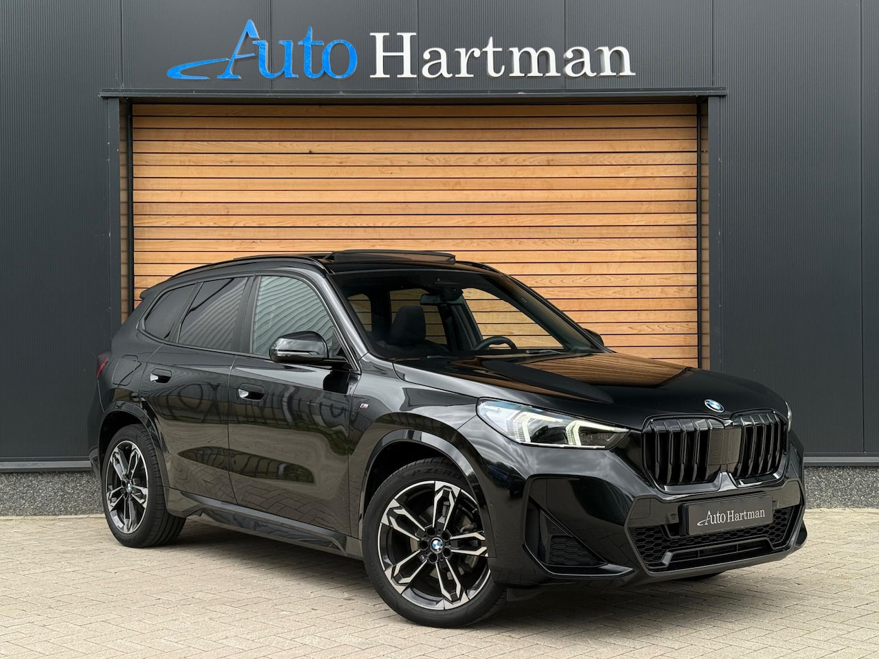 BMW X1 - sDrive18i M-sport PANO|TREKHAAK|H&K|MEMORY|CAMERA - AutoWereld.nl