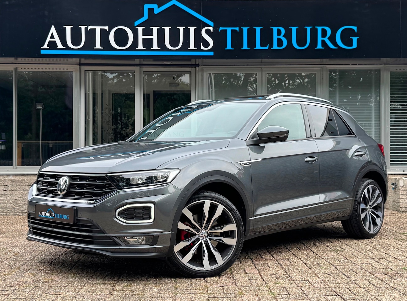 Volkswagen T-Roc - 1.5 TSI 3x R-Line Pano Virtual Trekhaak Navi - AutoWereld.nl