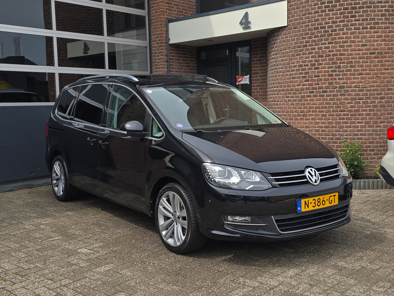 Volkswagen Sharan - 2.0 TSI Highline 7p. Pano |Leer |DSG - AutoWereld.nl