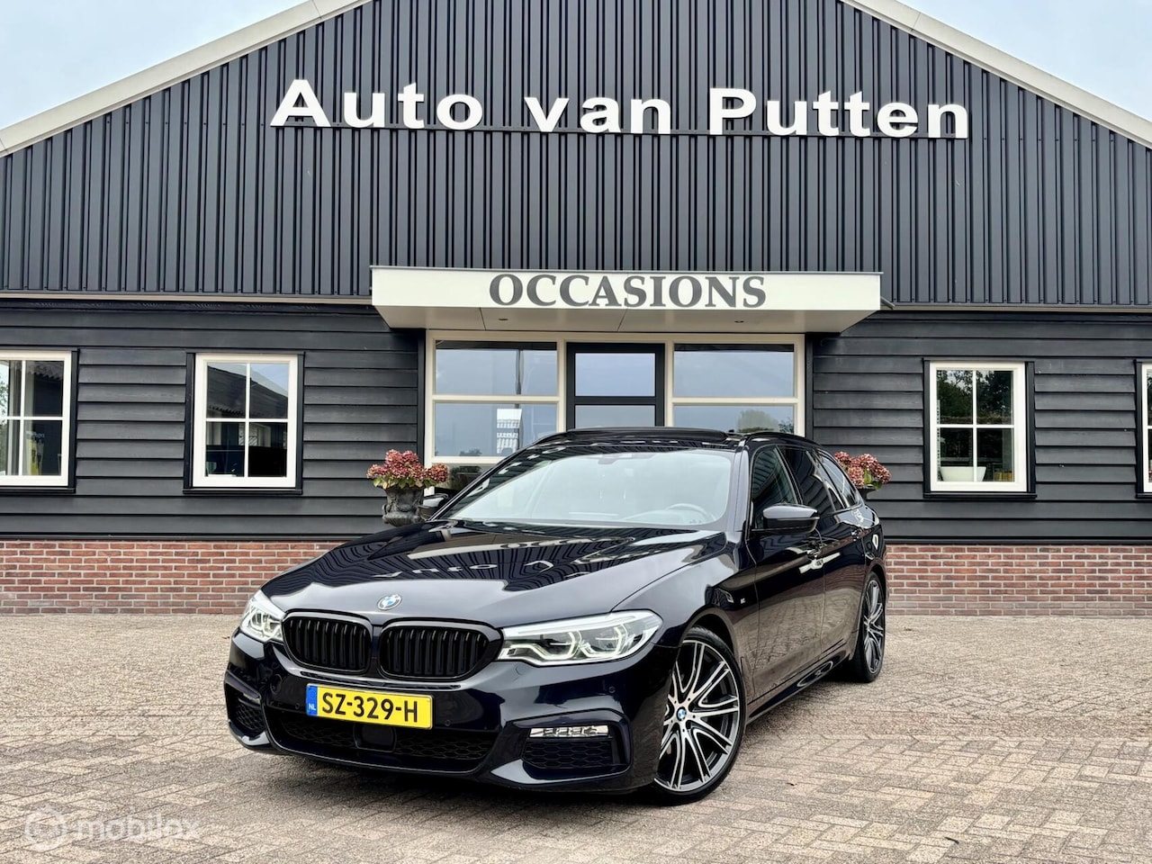 BMW 5-serie Touring - 520i High Executive / M-Pakket / Pano / Head-up / Trekhaak / - AutoWereld.nl