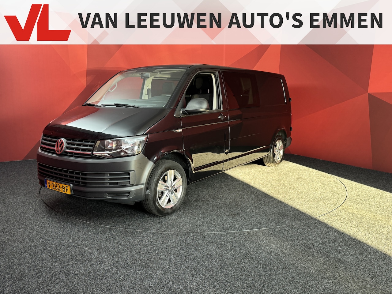 Volkswagen Transporter - 2.0 TDI L2H1 Comfortline | Trekhaak | Airco | Cruise - AutoWereld.nl
