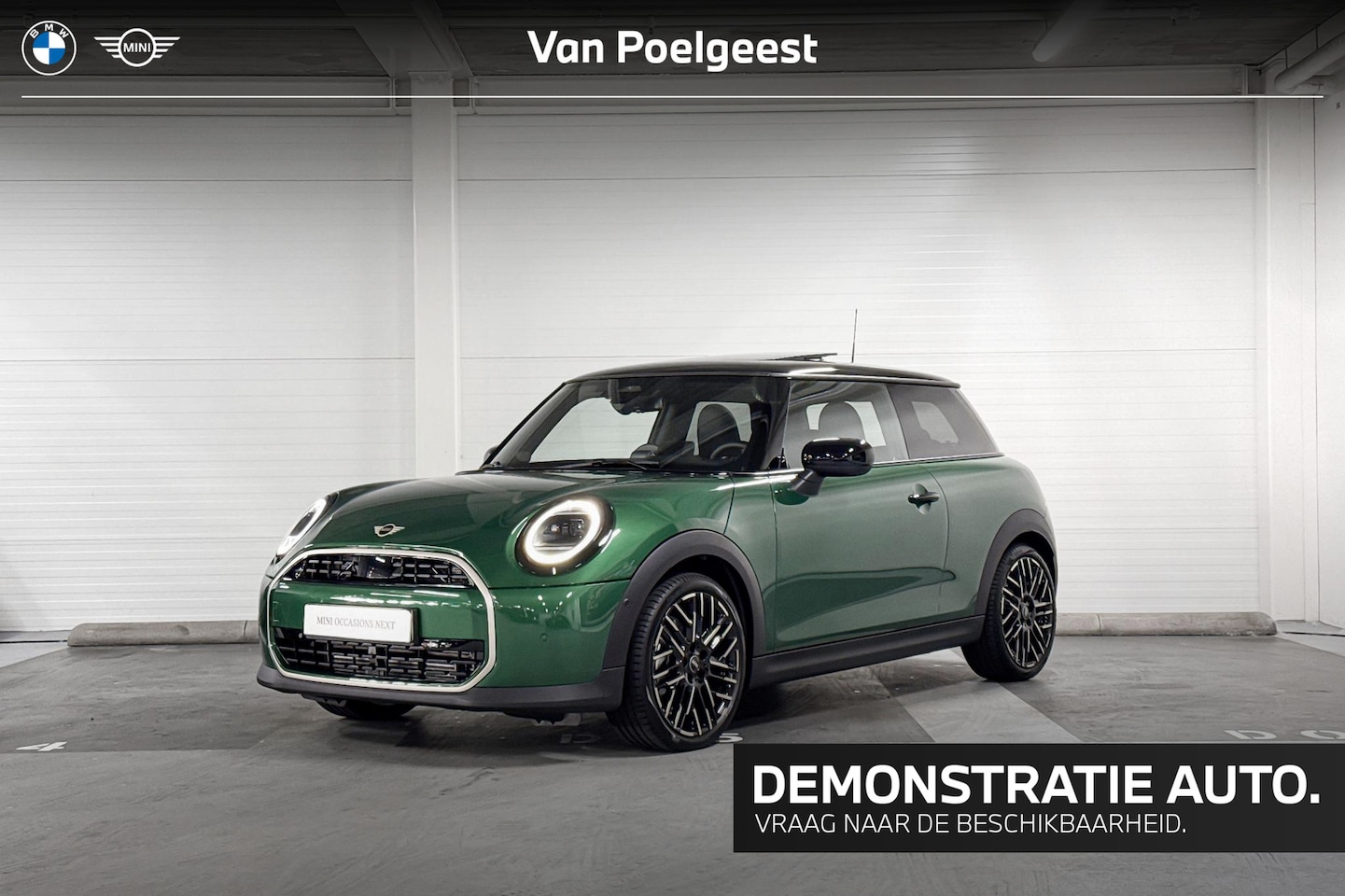 MINI 3-Deurs - Cooper C Favoured | Pakket M | Panoramadak | Harman/Kardon | Head-Up Display | - AutoWereld.nl