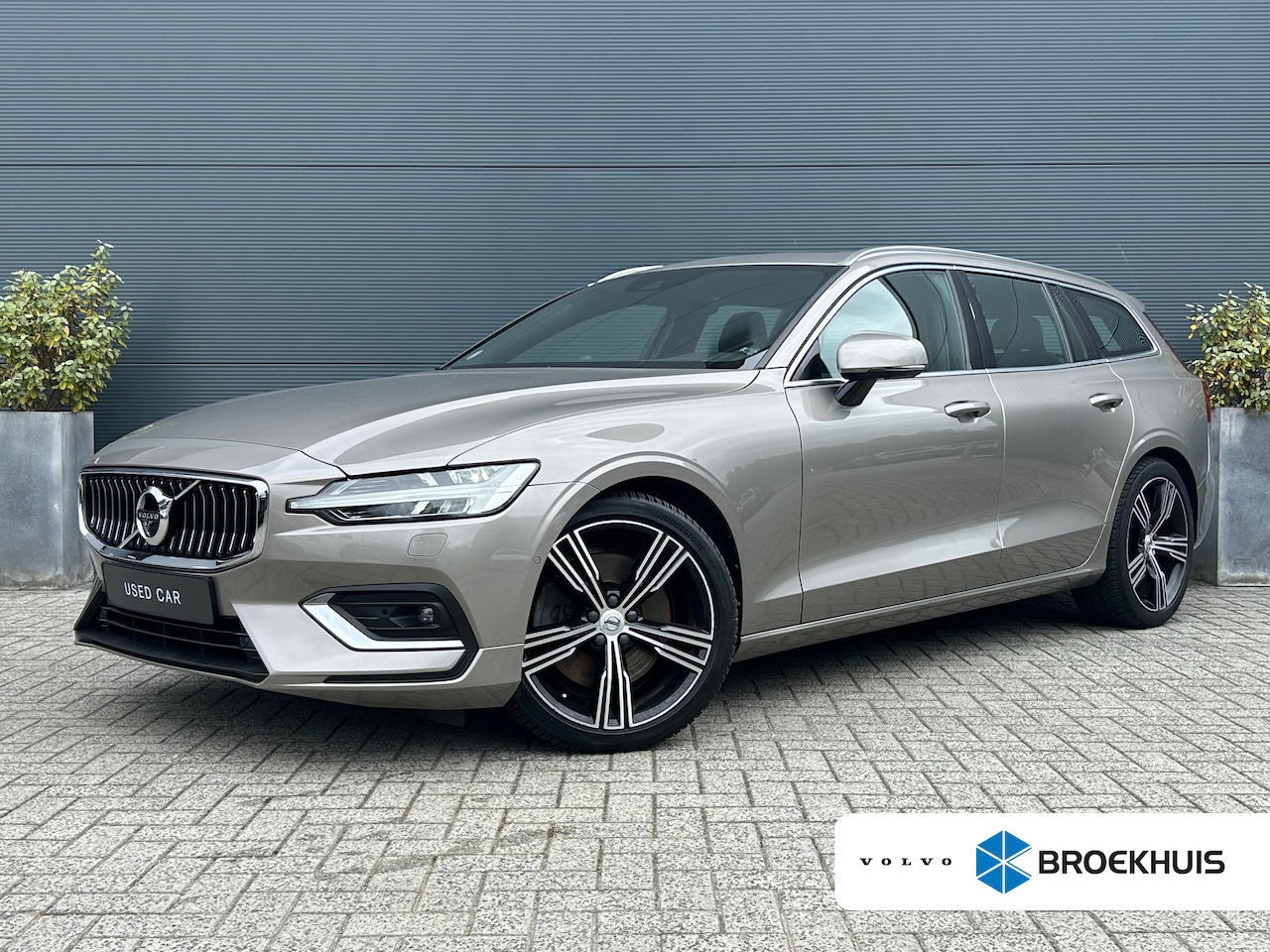 Volvo V60 - 2.0 T6 AWD Inscription | 310pk | Bowers&Wilkins | HUD | Massage | Trekhaak | - AutoWereld.nl