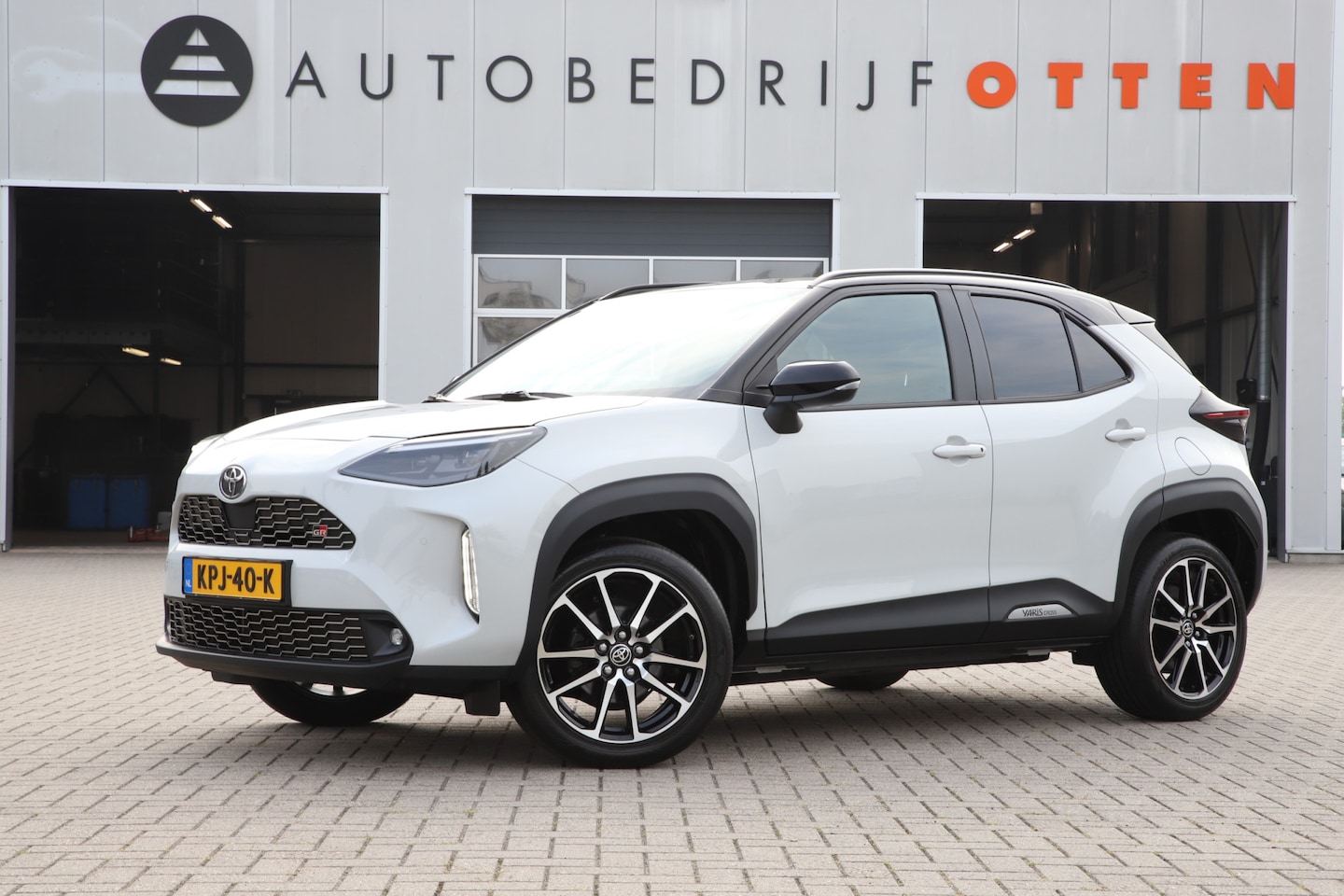 Toyota Yaris Cross - 1.5 Hybrid 130 GR SPORT | HEAD-UP | JBL-AUDIO | 18'' LM-VELGEN |PARK-SENSOREN | BLIND SPOT - AutoWereld.nl