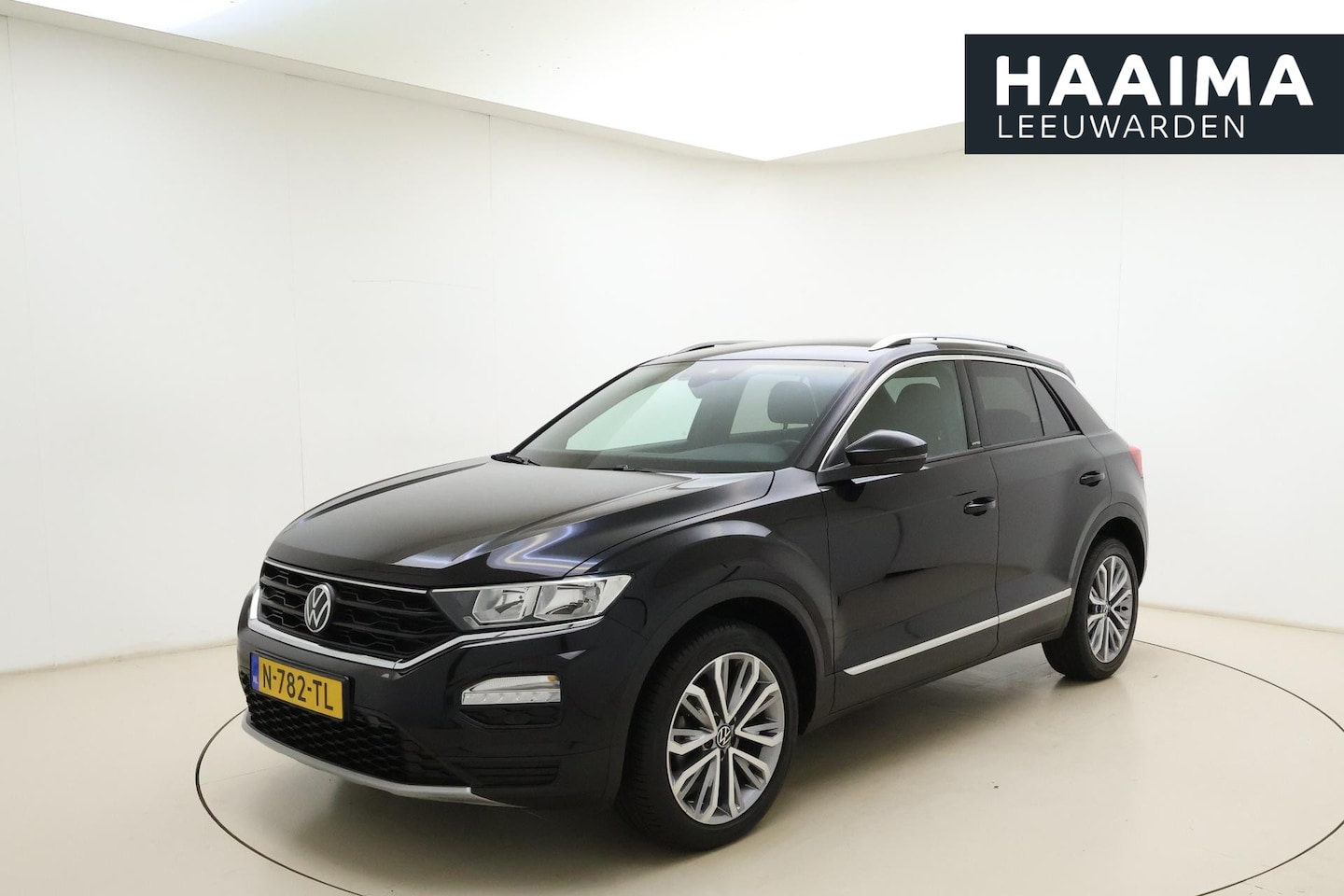 Volkswagen T-Roc - 1.0 TSI Style Business | Navigatie | Trekhaak | Stoelverwarming | Climate control | Dakrai - AutoWereld.nl