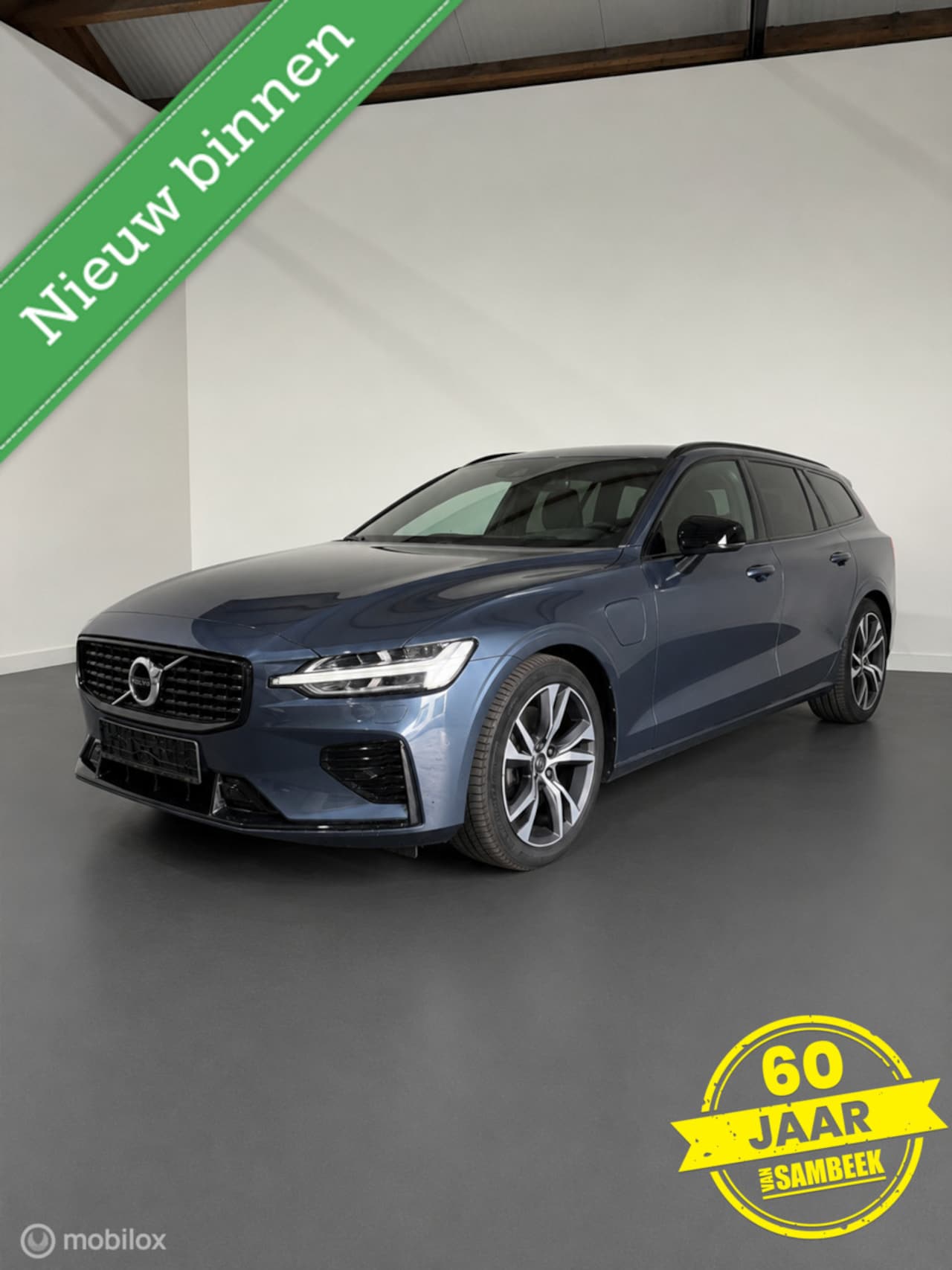 Volvo V60 - 2.0 T6 Recharge AWD R-Design - Pano - B&W audio - Semi-elektrische trekhaak - AutoWereld.nl