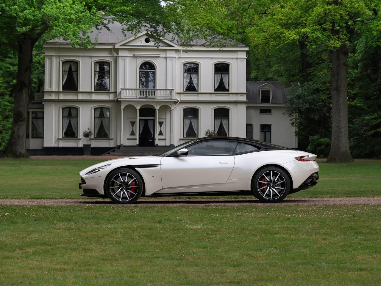 Aston Martin DB11 - 5.2 V12 Launch Edition | 360 cam | Bang & Olufsen | AML Special Paint | Sportstoelen - AutoWereld.nl