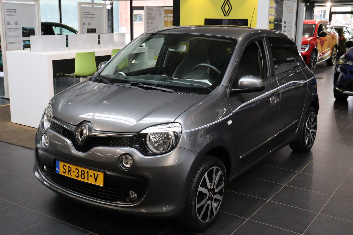 Renault Twingo - SCe 70pk Intens + R-Link - AutoWereld.nl
