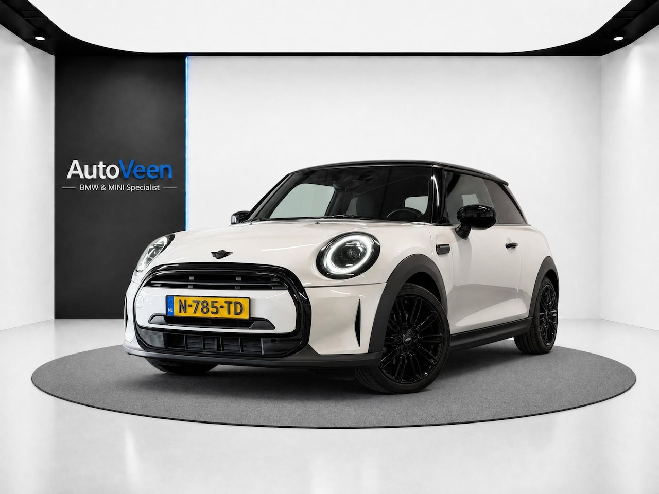 MINI 3-Deurs - 1.5 Cooper Business Edition (LED, STOELVERWARMING, NAVI, 17 INCH) - AutoWereld.nl