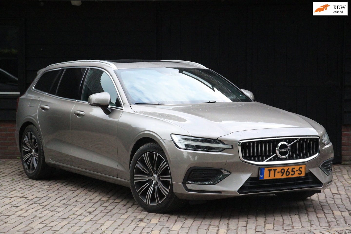 Volvo V60 - 2.0 T5 Inscription Panorama-Elek,Dak/Leer/Camera/Trekhaak uitklapbaar - AutoWereld.nl