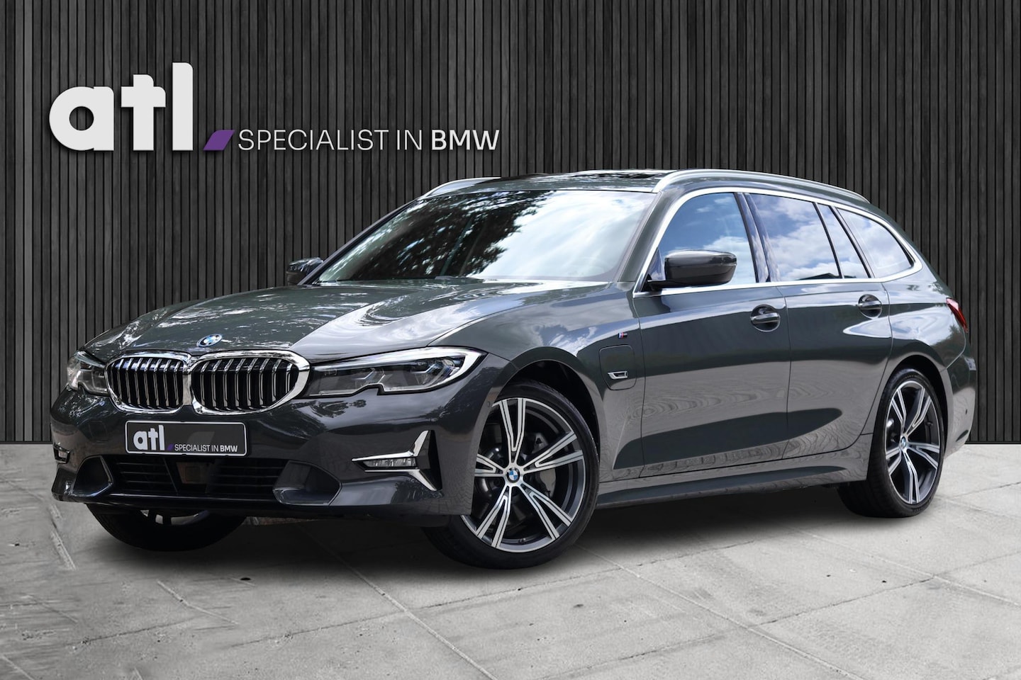 BMW 3-serie Touring - 330e xDrive High Executive Luxury Line | Pano | Adap Cruise | HUD | Memory | 19 "| Laser | - AutoWereld.nl