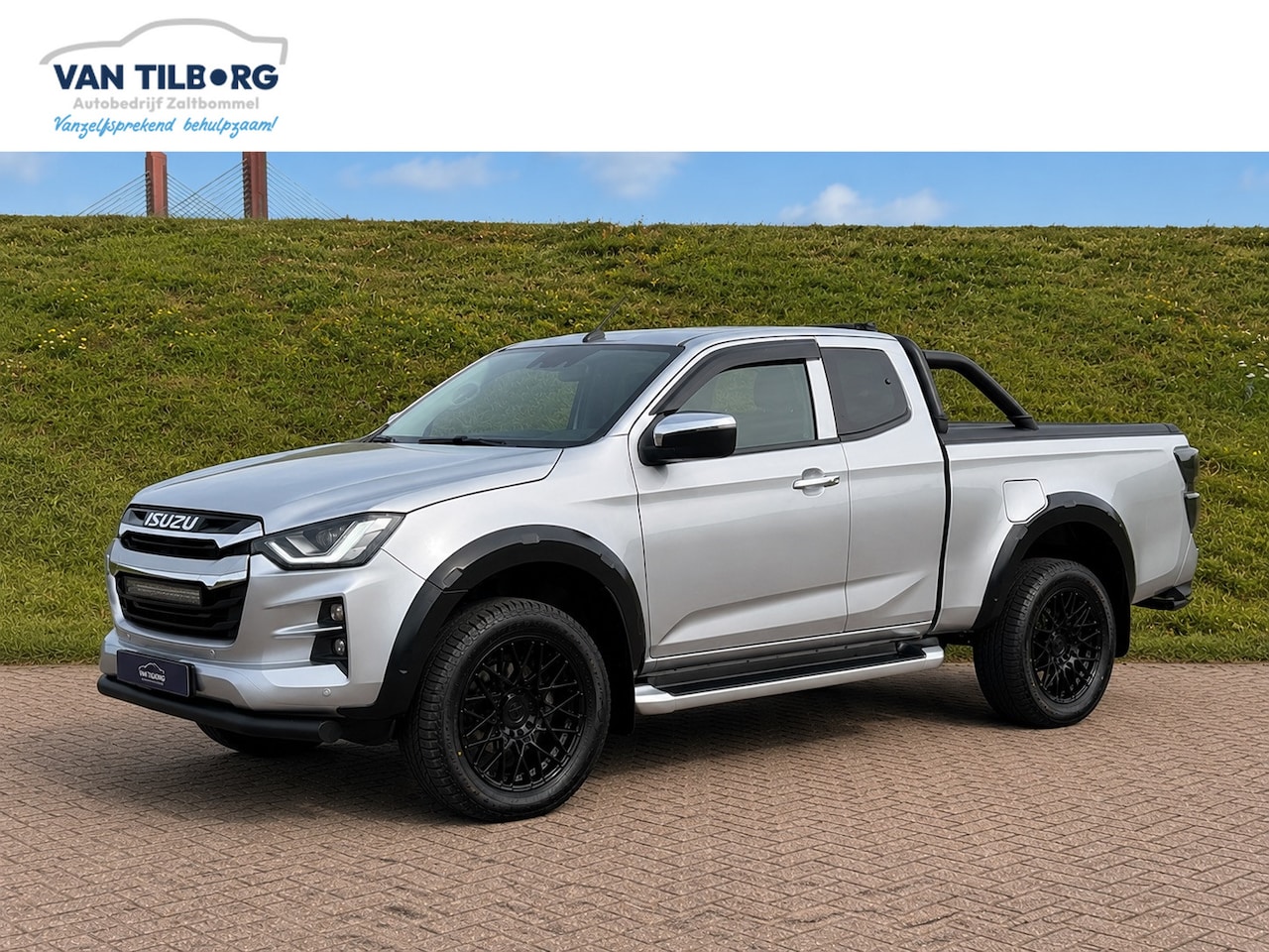 Isuzu D-Max - 1.9 Extended Cab LSX | AUTOMAAT | LEDER | 20'' BlackRhino LMV | Pedders Suspension | Apple - AutoWereld.nl