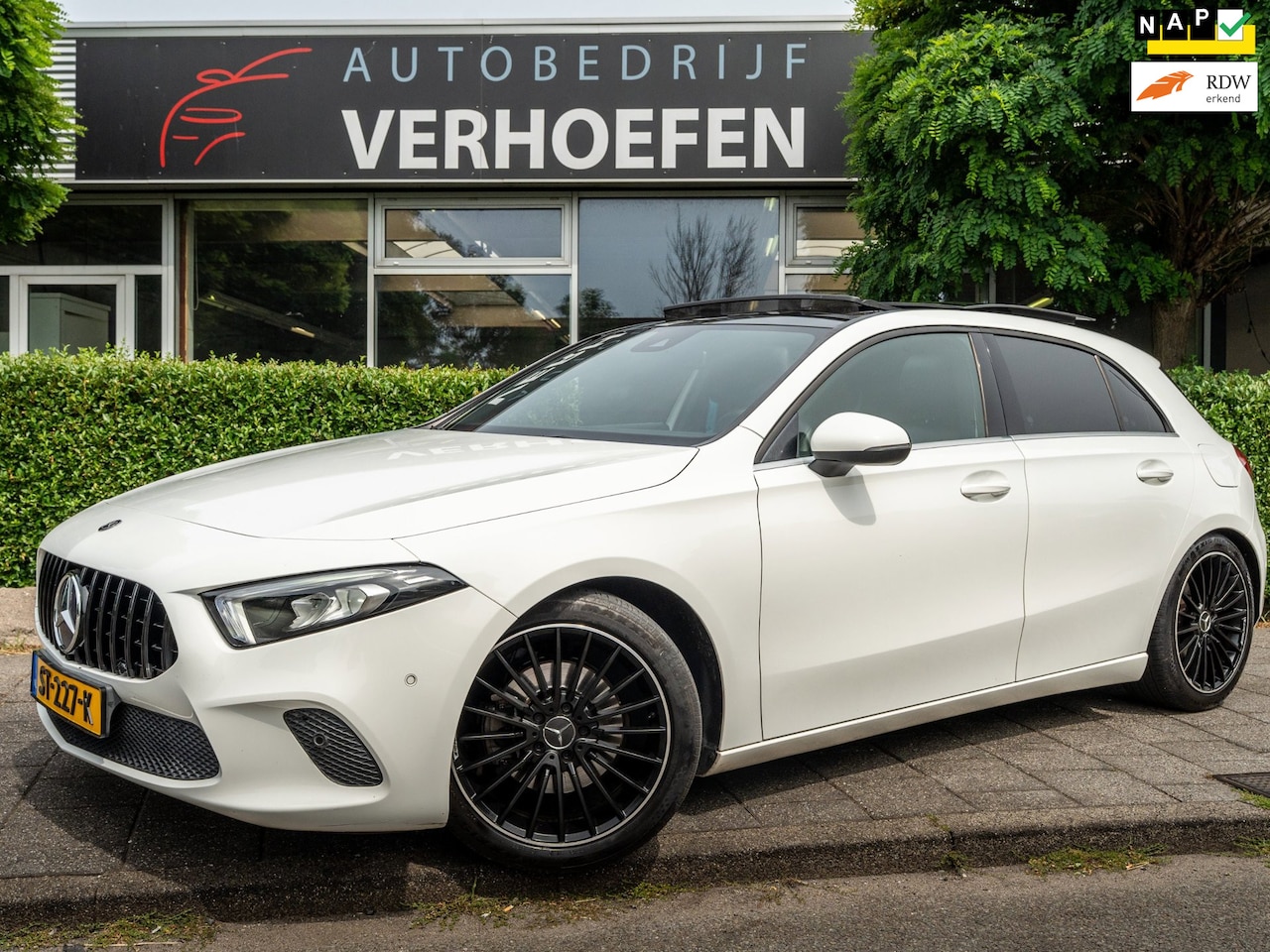 Mercedes-Benz A-klasse - 200 Launch Edition - PANORAMADAK - ZWART LEDER - PARK CAMERA - CRUISE / CLIMATE CONTR ! - AutoWereld.nl