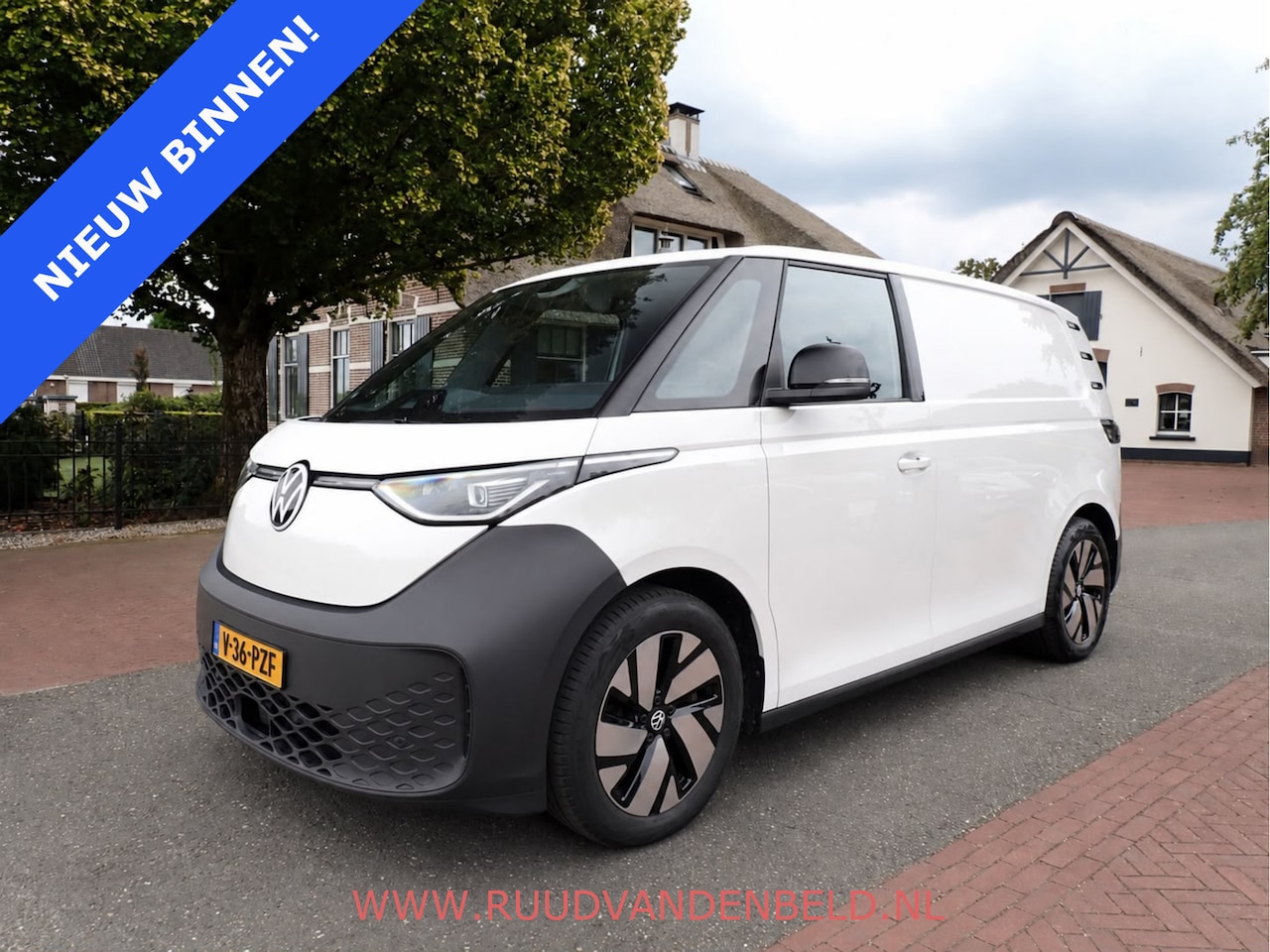 Volkswagen ID. Buzz Cargo - 77kWh 96%SOH ! 3-ZITS // ADAP.CRUISE // 19-INCH // CAMERA // CARPLAY - AutoWereld.nl