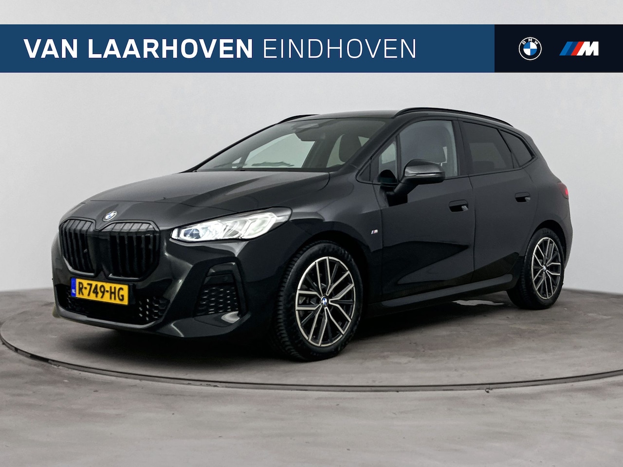 BMW 2-serie Active Tourer - 218i M Sport Automaat / Trekhaak / Sportstoelen / Achteruitrijcamera / Getint glas - AutoWereld.nl
