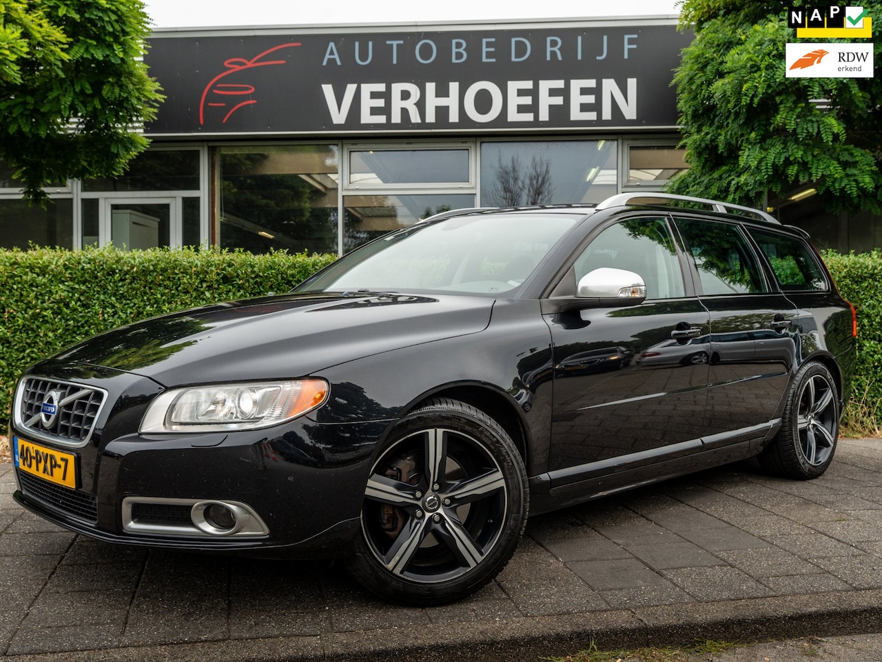 Volvo V70 - 2.0T R-Edition - AUTOMAAT - STOEL VERW - ZWART LEER - XENON - TREKHAAK - VOL ONDERHOUDEN - - AutoWereld.nl