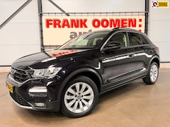 Volkswagen T-Roc - 1.0 TSI 110PK Style Business + Trekhaak|Adaptive cruise|Apple|Android|DAB|Climate|Lane|17"
