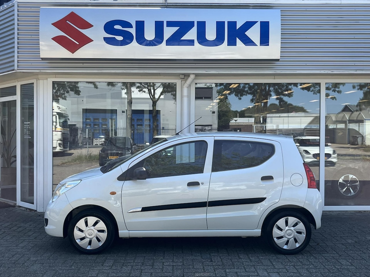 Suzuki Alto - 1.0 68pk Comfort 2de Eigenaar Lage KM Stand (RIJKLAARPRIJS) - AutoWereld.nl
