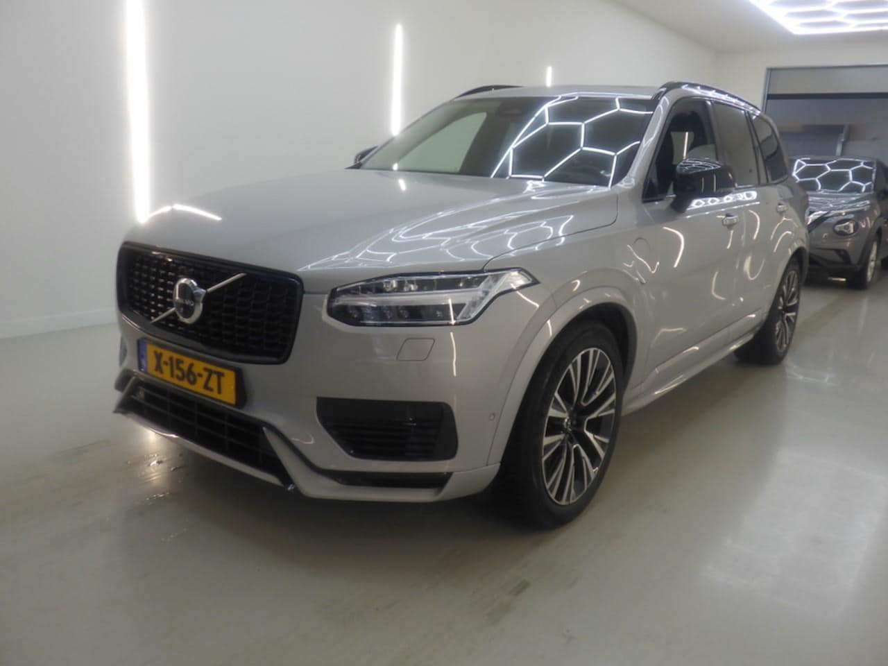 Volvo XC90 - T8 455PK Ultimate Dark | Luchtvering | HK Audio | Trekhaak | Getint Glas | 360 | Guard Ala - AutoWereld.nl