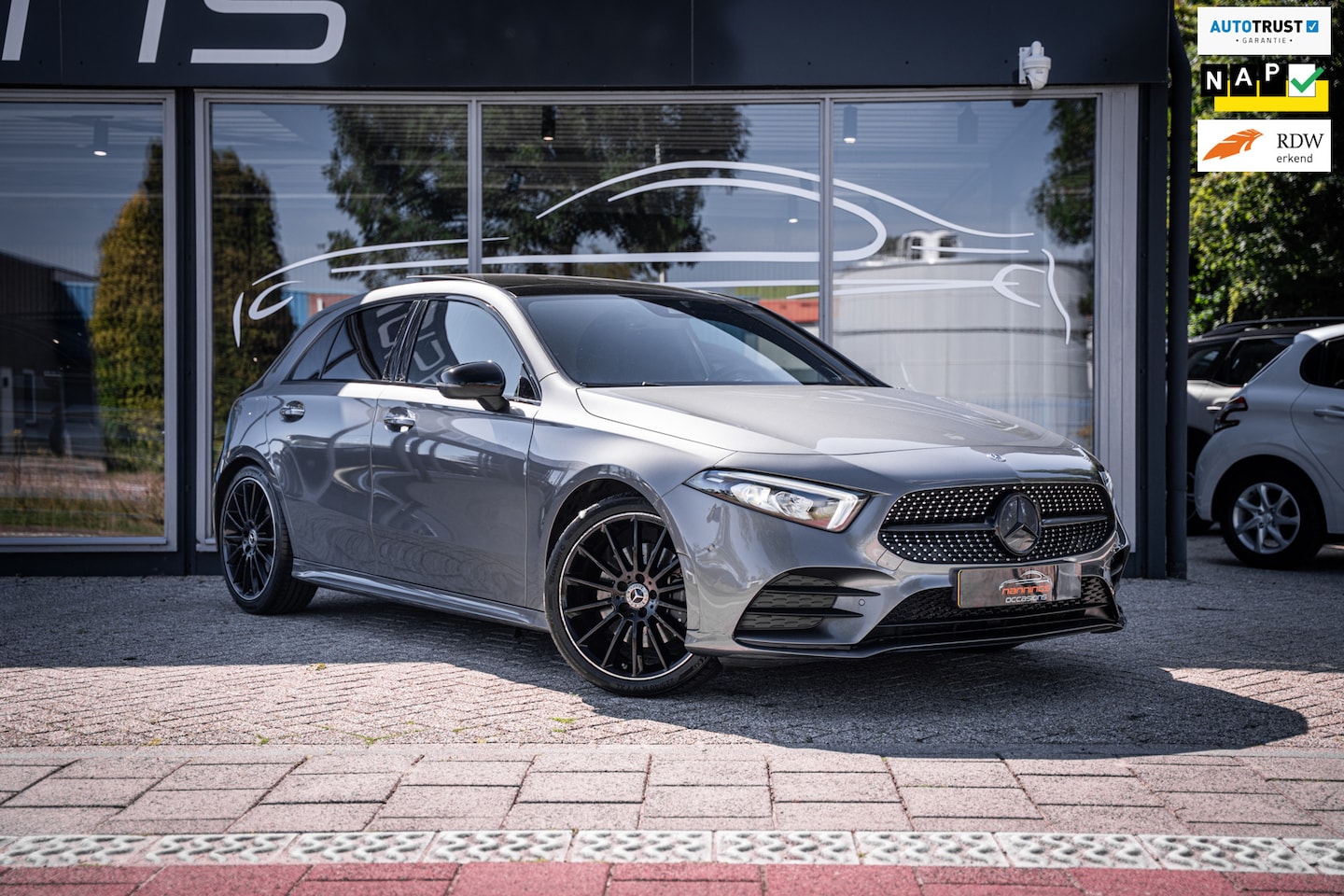Mercedes-Benz A-klasse - 220 Launch Edition Premium|Pano|Burmester|Keyless|Widescreen|Carplay|Nightpackage|LED| - AutoWereld.nl