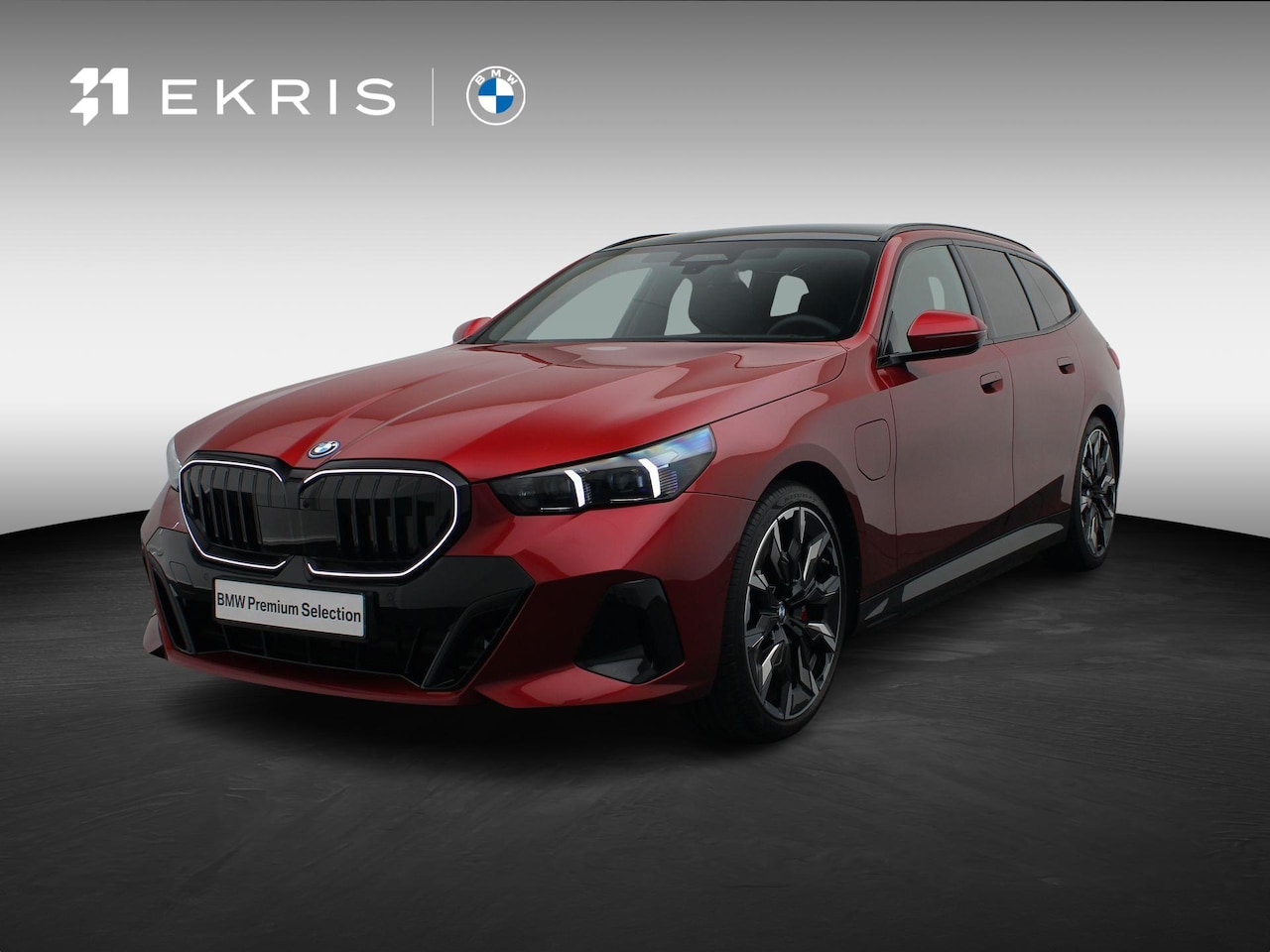 BMW 5-serie Touring - 550e xDrive M Sportpakket Pro | Innovation Pack | Travel Pack | Comfort Pack | Trekhaak | - AutoWereld.nl