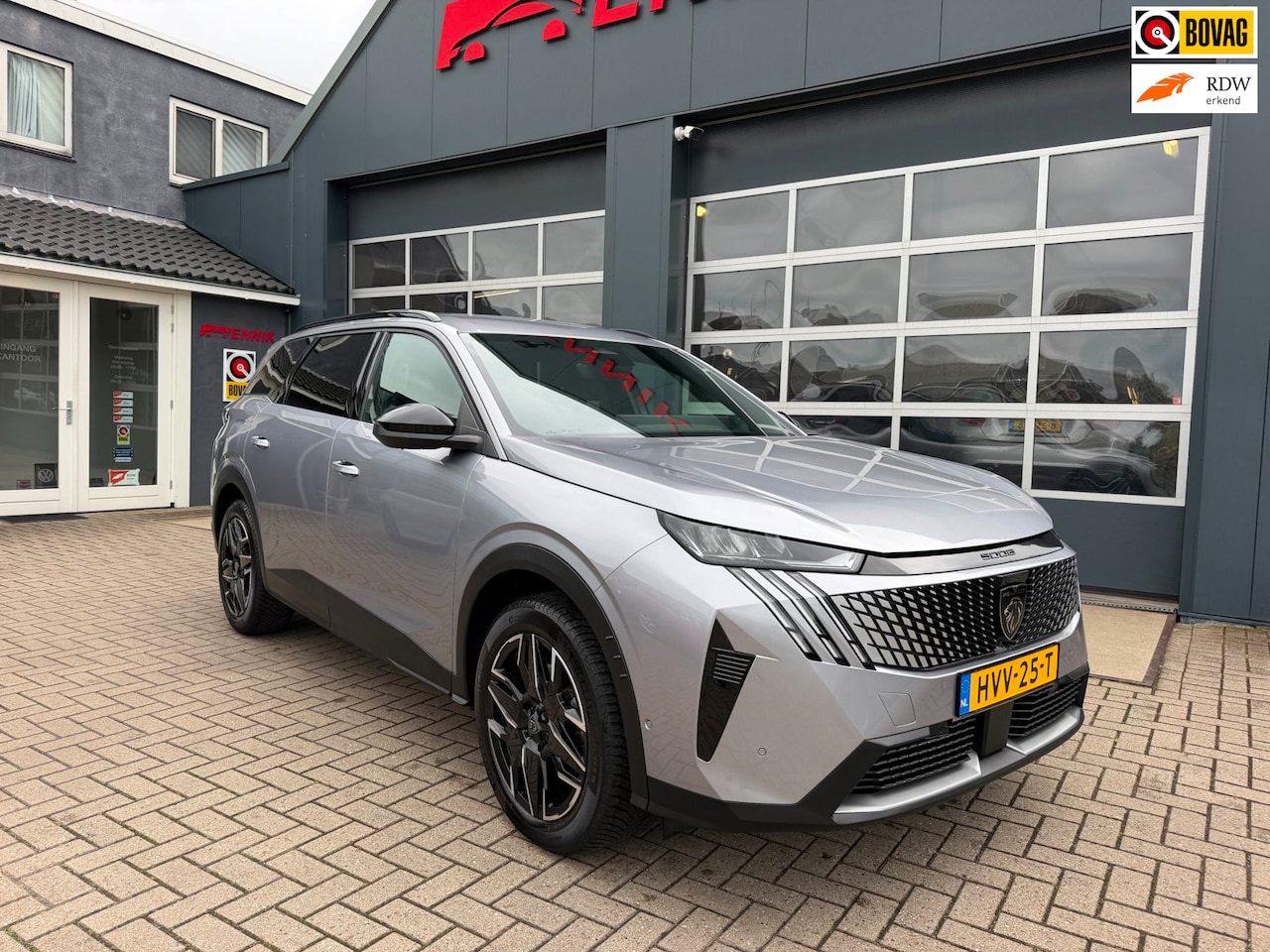 Peugeot 5008 - 1.2 Hybrid 136 Allure 7p/ 360CAM / Trekhaak / Nieuwstaat !. - AutoWereld.nl