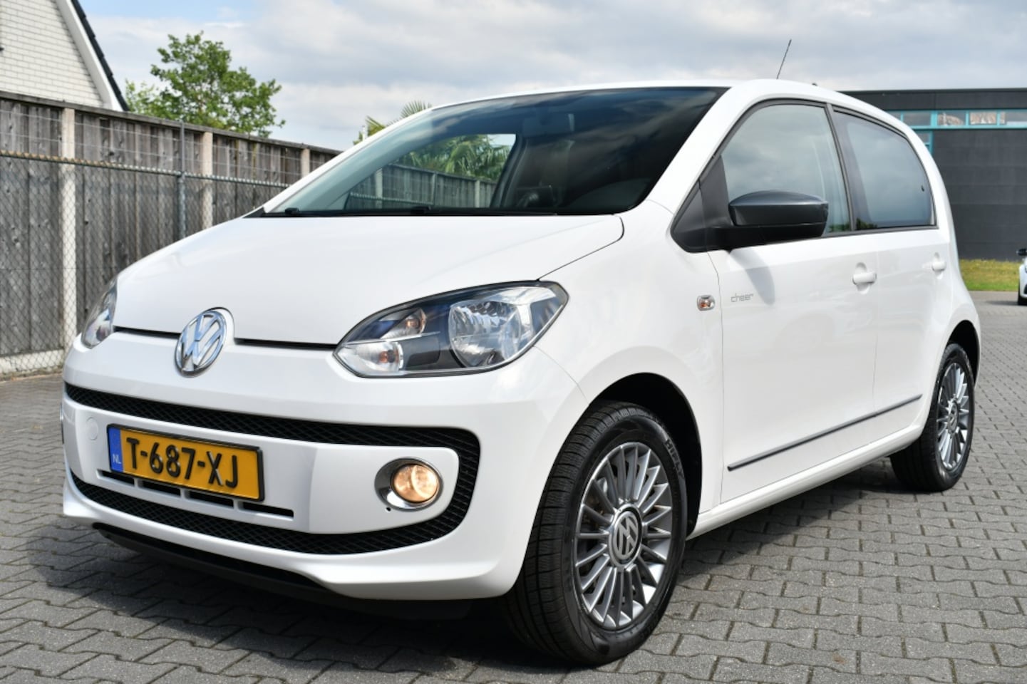Volkswagen Up! - 1.0 cheer up! BlueM. Airco | Navi | Stoelverwarming - AutoWereld.nl