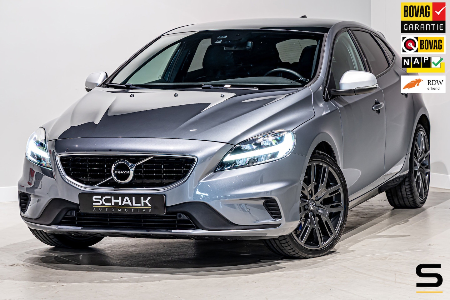 Volvo V40 - 1.5 T3 Polar+ Sport|R-Design|Cam|Pano|H&K|NAP|2e e - AutoWereld.nl