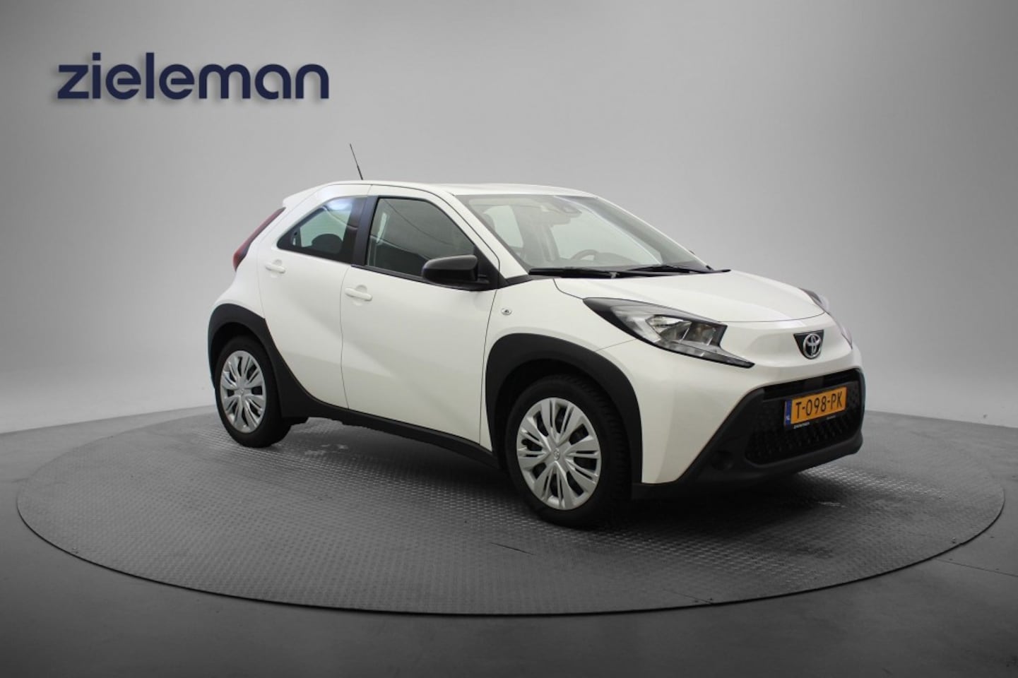 Toyota Aygo X - 1.0 VVT-i MT Automaat - Carplay, Camera, Adaptive Cruise, Airco - AutoWereld.nl