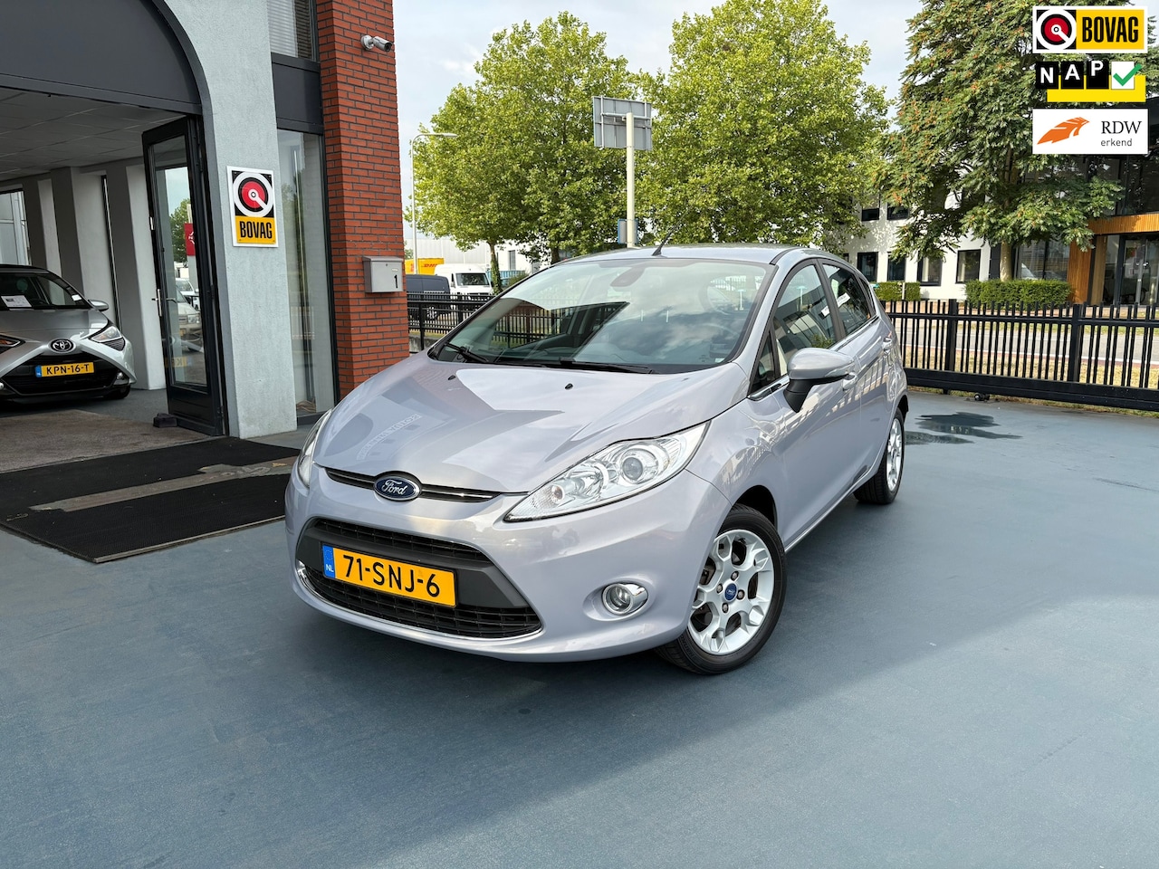 Ford Fiesta - 1.4 Titanium AUTOMAAT LMV CRUISECONTROL - AutoWereld.nl