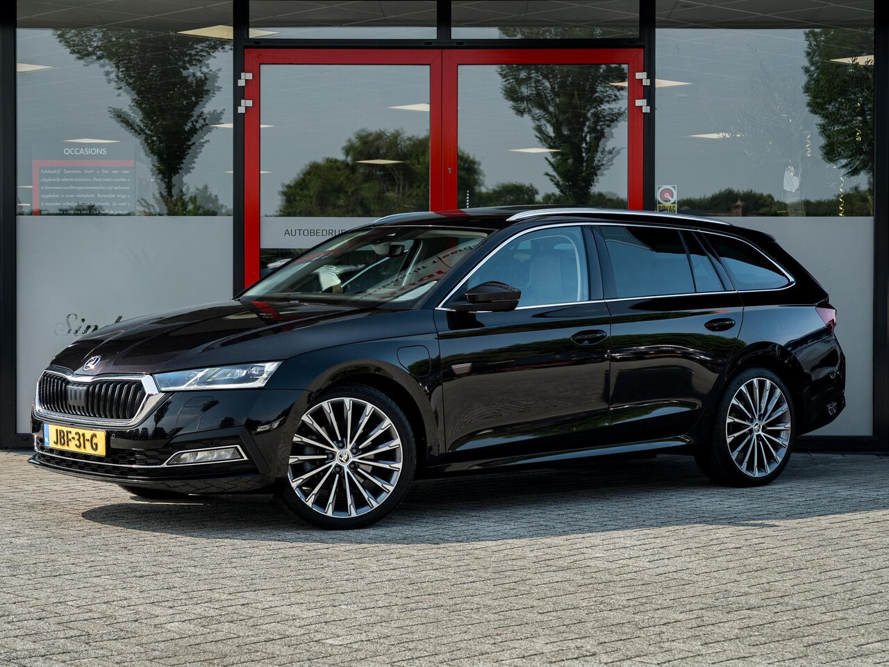 Skoda Octavia Combi - 1.4 TSI iV PHEV Business Edition Plus | CANTON Audio | Schuif/ Kantel Panorama Dak | HUD | - AutoWereld.nl