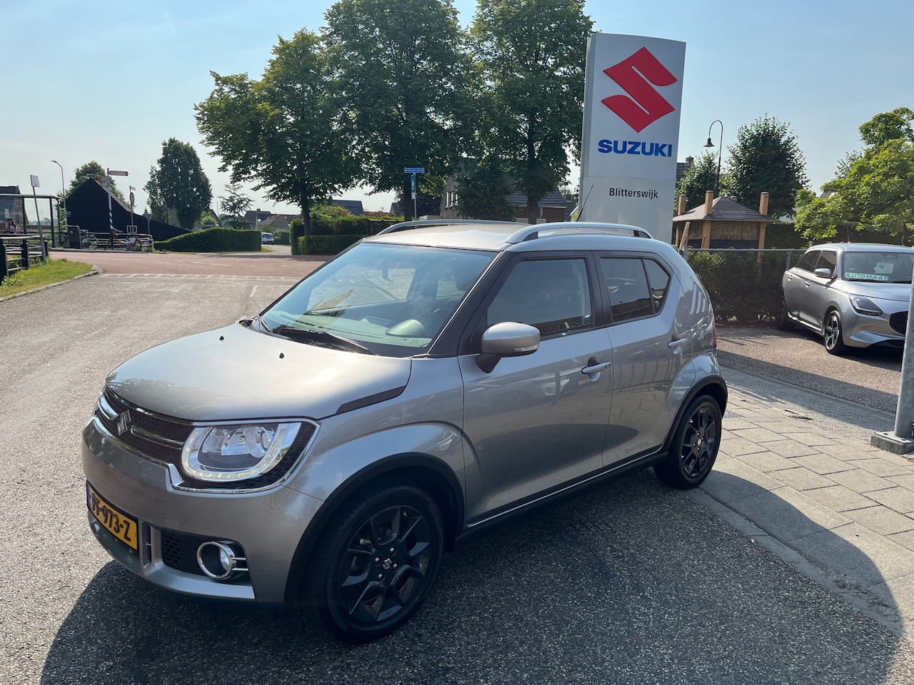 Suzuki Ignis - 1.2 Stijl AUTOMAAT // 1e eigenaar // Door ons nieuw geleverd en onderhouden // All-season - AutoWereld.nl