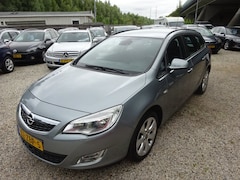 Opel Astra Sports Tourer - 1.4 Cosmo airco cruise control trekhaak