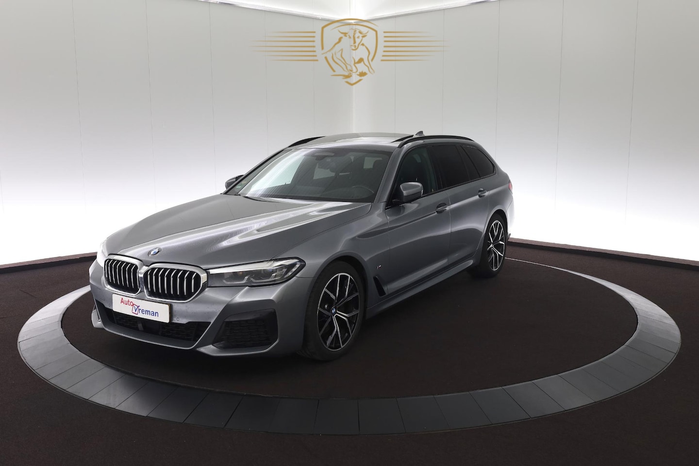 BMW 5-serie Touring - 520d 190pk -M Sport / Pano / Shadow Line- - AutoWereld.nl