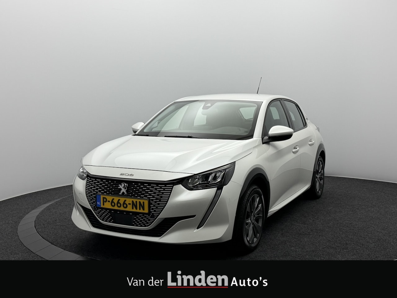 Peugeot e-208 - EV Allure 50 kWh 3-Fase SOH 91,2% | 3D i-Cockpit | Carplay&Android | Parkeersensoren | Ful - AutoWereld.nl