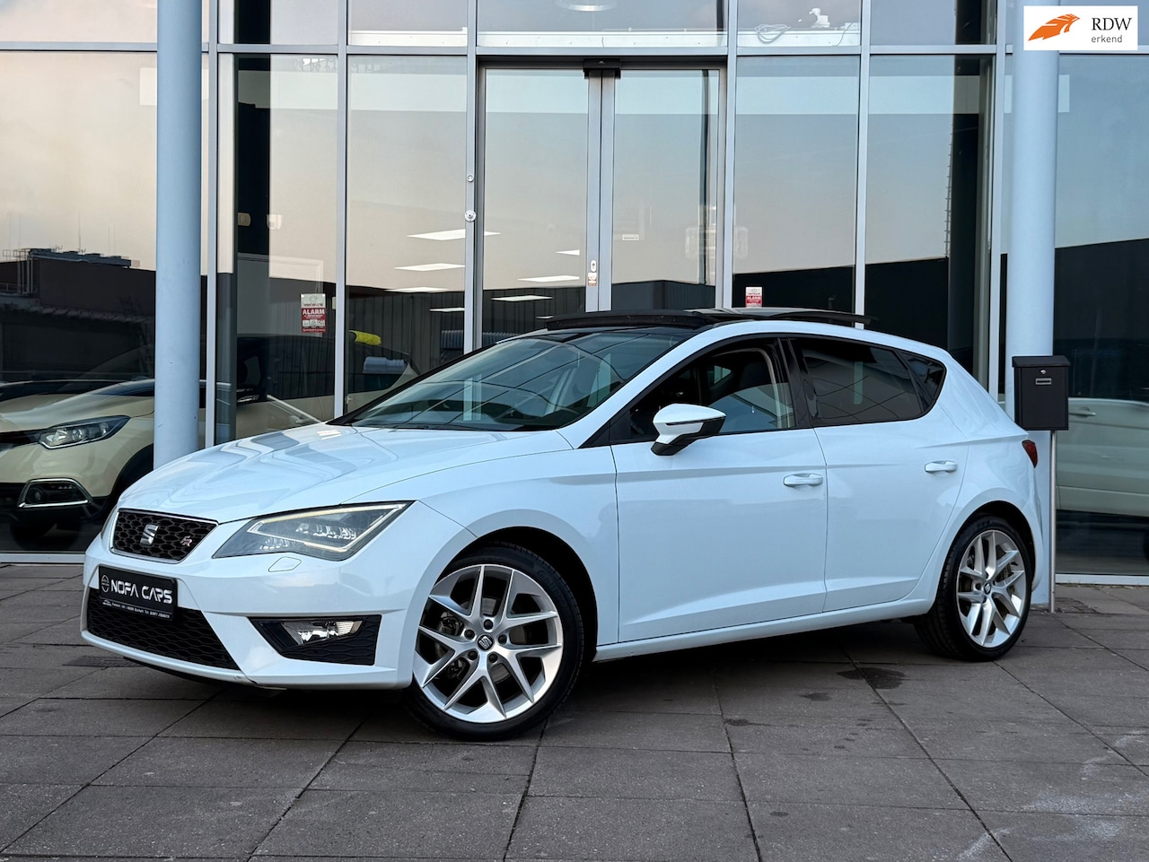 SEAT Leon - 1.4 TSI FR|Pano|Navi|LED - AutoWereld.nl