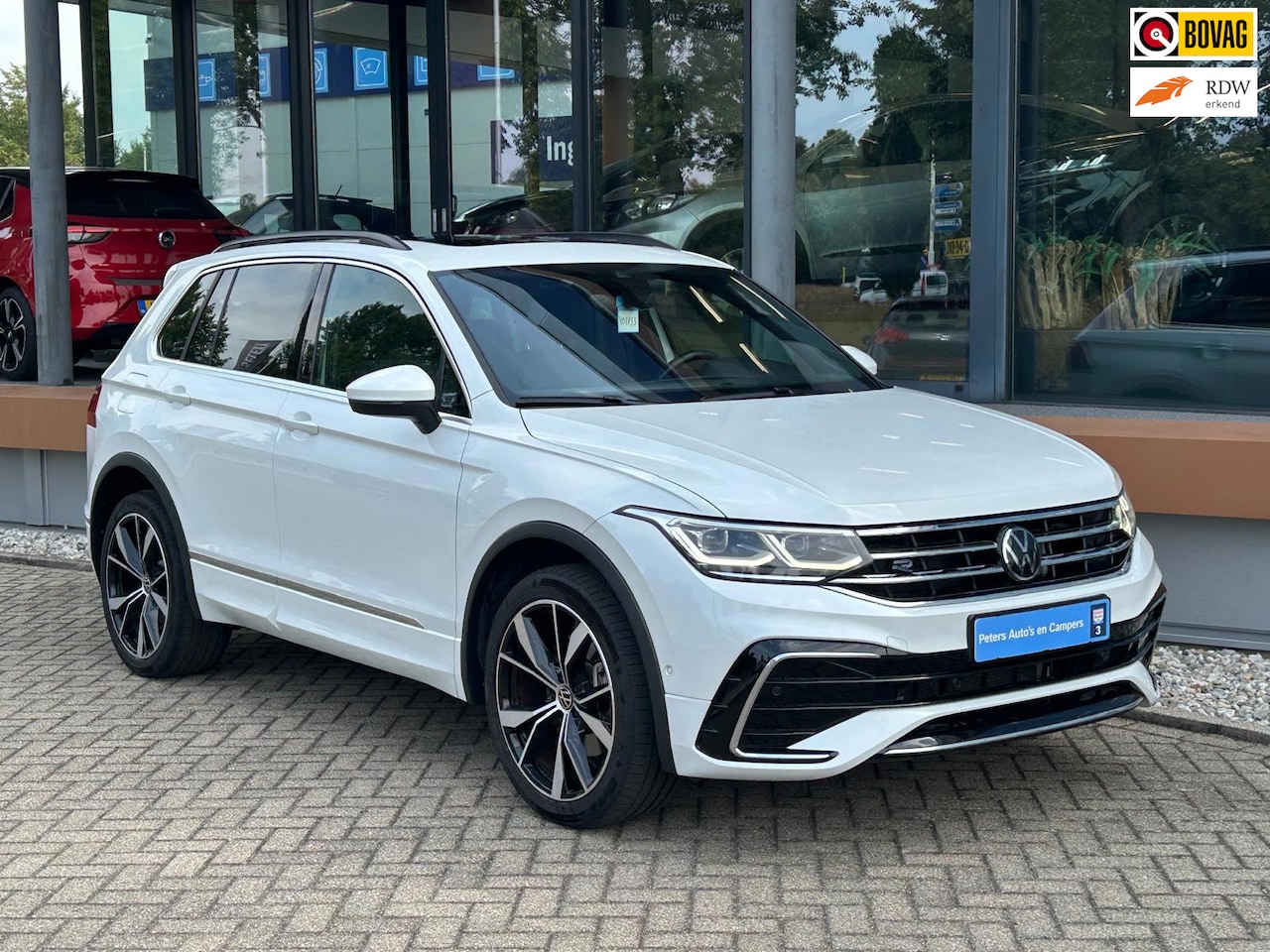 Volkswagen Tiguan - 1.4 TSI eHybrid R-Line Business / PANO / TREKHAAK / - AutoWereld.nl