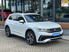 Volkswagen Tiguan - 1.4 TSI eHybrid R-Line Business / PANO / TREKHAAK /