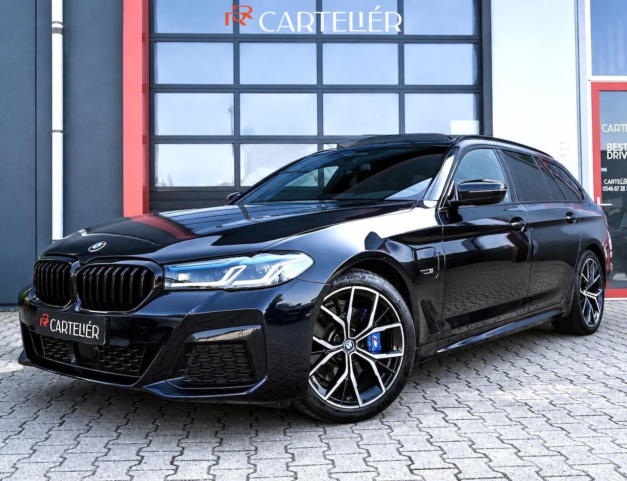 BMW 5-serie Touring - 530e M-Sport High Executive | Pano | Luchtvering | Harmon Kardon | Camera | Laser Led | He - AutoWereld.nl