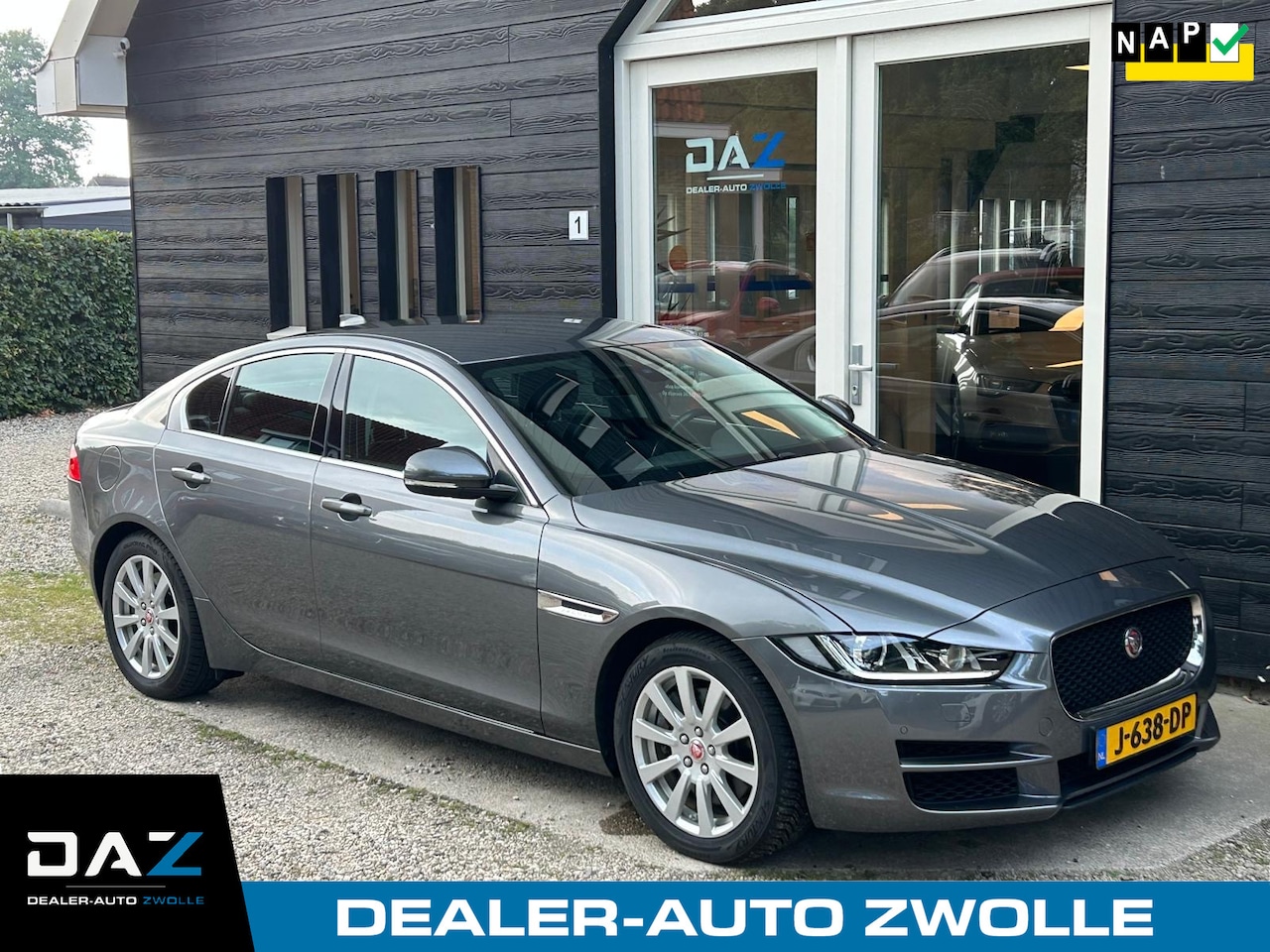 Jaguar XE - 2.0t Pure Aut/Ecc/Leer/Navi - AutoWereld.nl