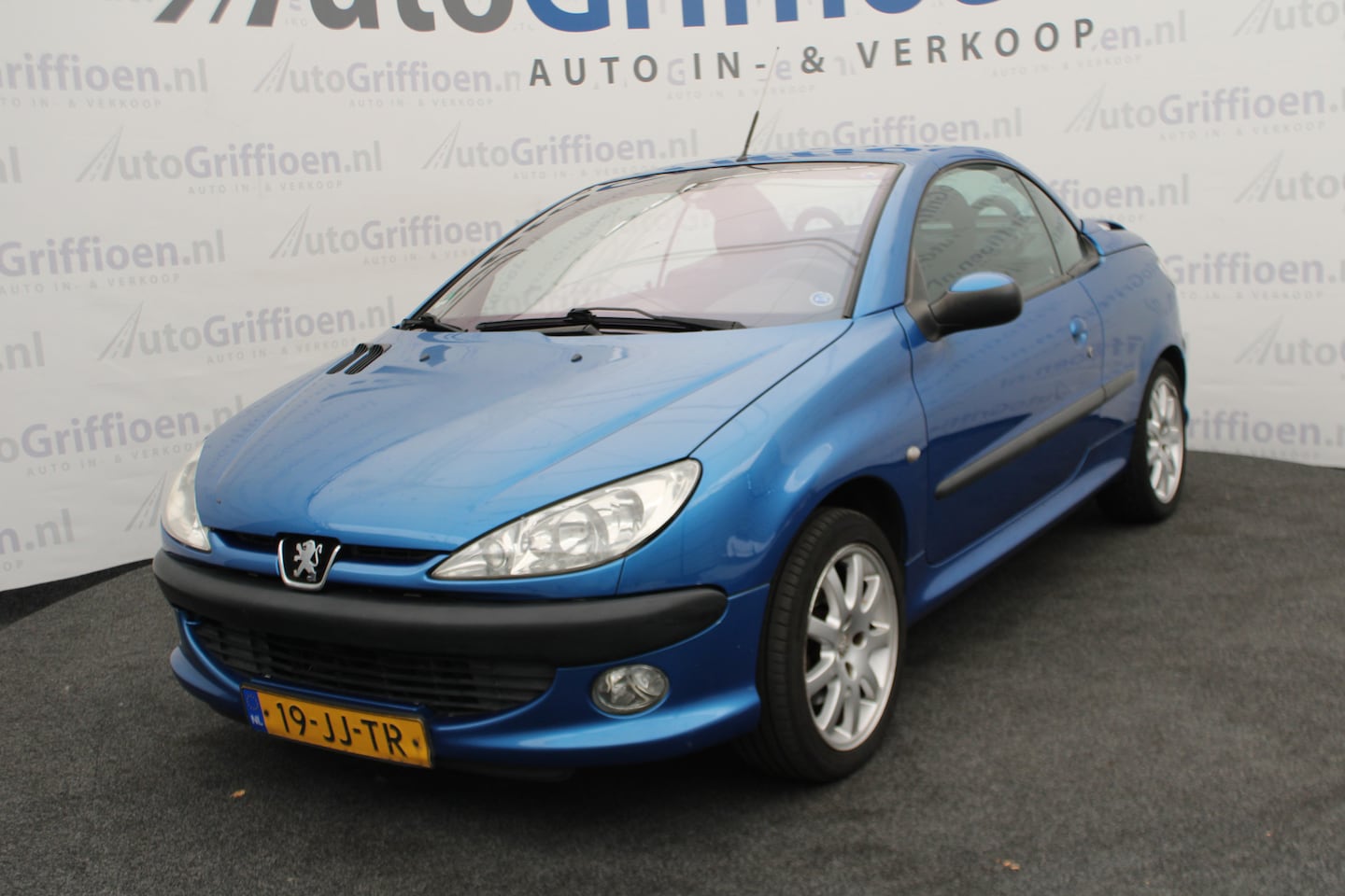 Peugeot 206 CC - 2.0-16V nette cabrio met 136PK - AutoWereld.nl