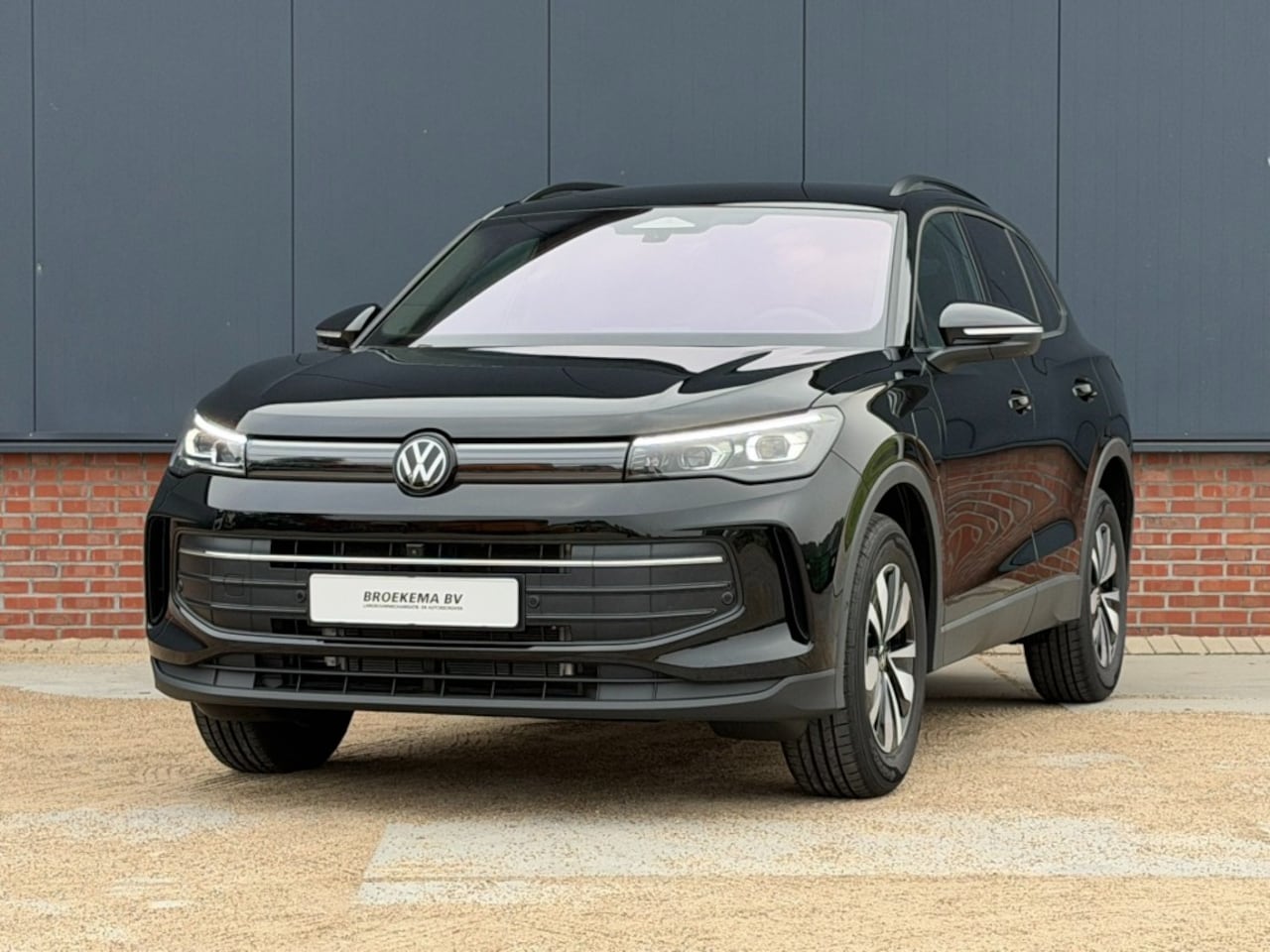 Volkswagen Tiguan - 1.5 eHybrid Life Stuurverwarming / 360 Camera / ACC - AutoWereld.nl