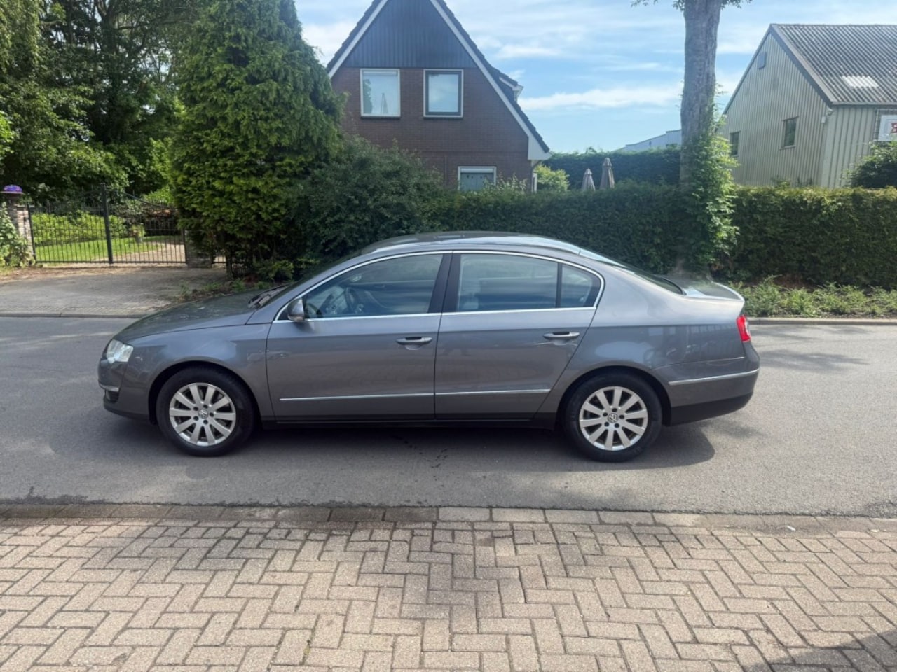 Volkswagen Passat - 1.6 FSI Trendline*automaat*airco*cruise control*trekhaak - AutoWereld.nl