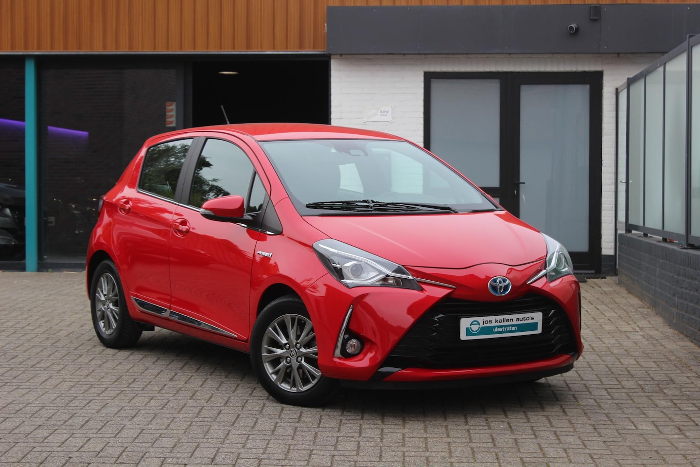 Toyota Yaris - 1.5 Hybrid Executive Camera|Navigatie|LM Velgen|All Season!Trekhaak|Keyless Start! - AutoWereld.nl