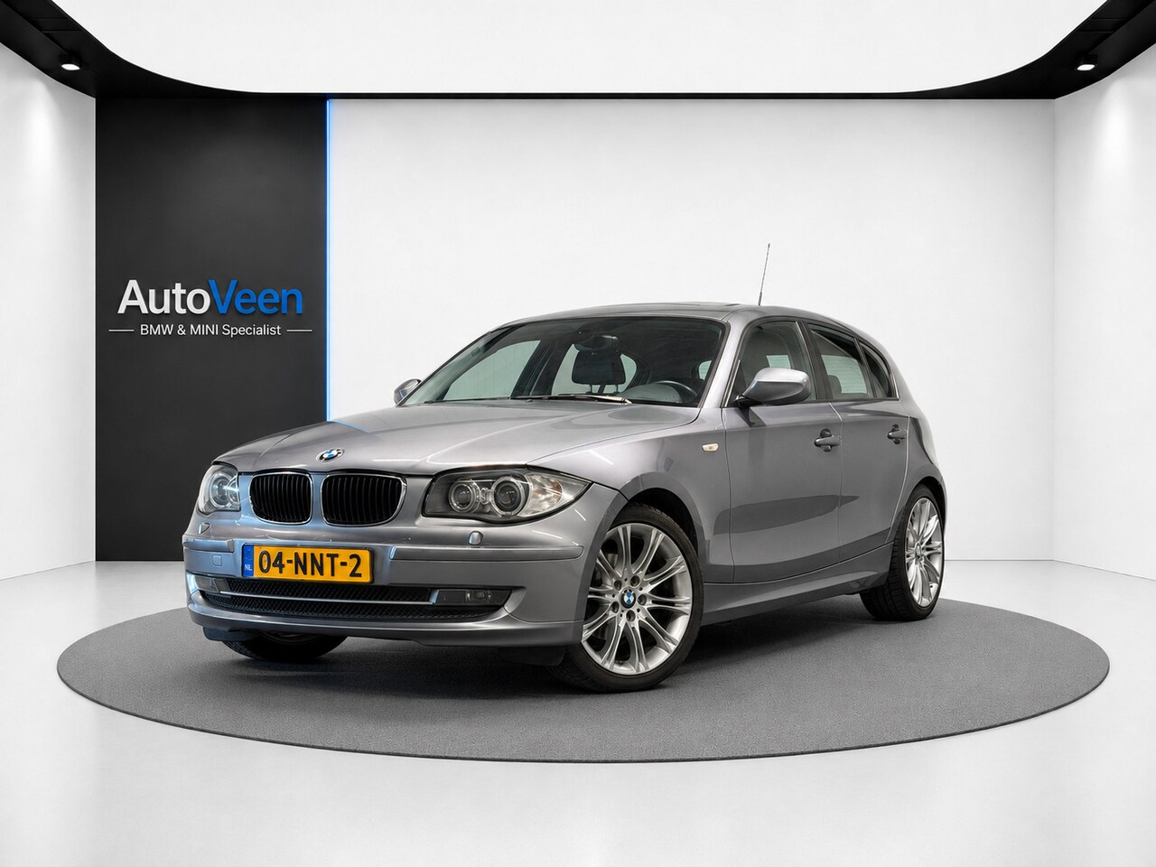 BMW 1-serie - 120i Business Line Edition (CRUISE, PANO, NAVI, AUTOMAAT) - AutoWereld.nl