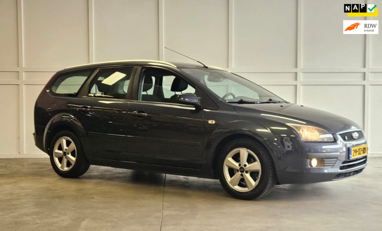 Ford Focus Wagon - 1.8-16V Ambiente FlexiFuel 1.8-16V Ambiente Flexifuel - AutoWereld.nl