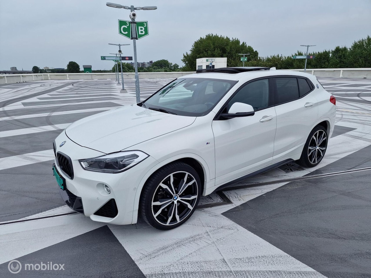 BMW X2 - sDrive20i High Executive Edition Pano schuifdak Dealer onderhouden - AutoWereld.nl
