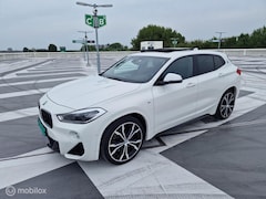 BMW X2 - sDrive20i High Executive Edition Pano schuifdak Head-Up Alcantara Dealer onderhouden