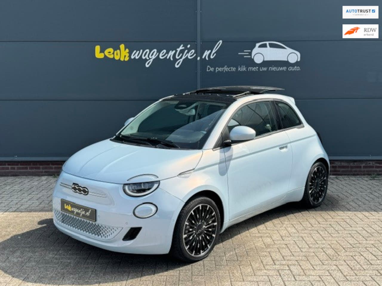 Fiat 500e - Icon 42 kWh *schuifdak *camera *stoelv. *keyless - AutoWereld.nl