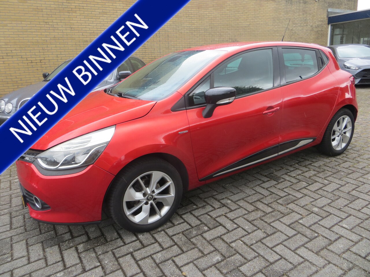 Renault Clio - 0.9 TCe Limited-NWE DISTRIBUTIE!!-NAVI-CRUISE-NAP! - AutoWereld.nl